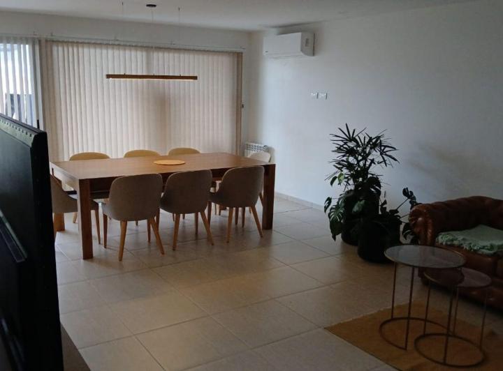 Casa · 180m² · 4 Ambientes · 1 Cochera