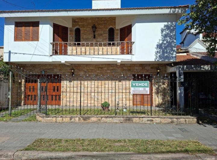 Casa · 188m² · 1 Ambiente · 2 Cocheras