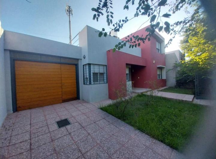 Casa · 225m² · 1 Ambiente · 1 Cochera