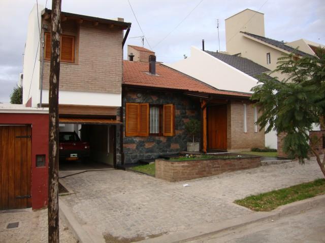 Casa · 300m² · 10 Ambientes · 3 Cocheras