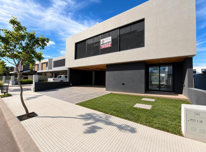 Casa · 280m² · 3 Ambientes · 2 Cocheras