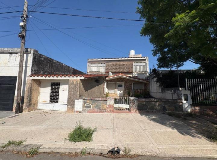 Casa · 251m² · 1 Ambiente · 2 Cocheras