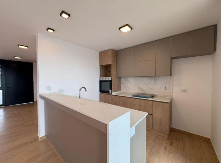 Casa · 140m² · 4 Ambientes · 2 Cocheras