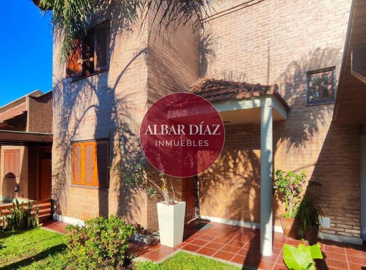 Casa · 134m² · 6 Ambientes · 1 Cochera