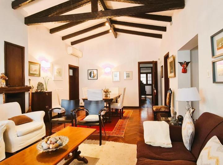 Casa · 245m² · 4 Ambientes · 2 Cocheras
