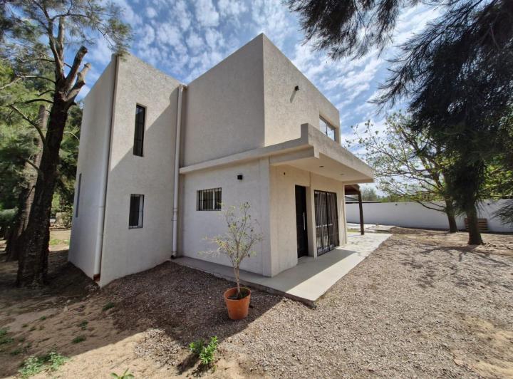 Casa · 140m² · 6 Ambientes · 2 Cocheras