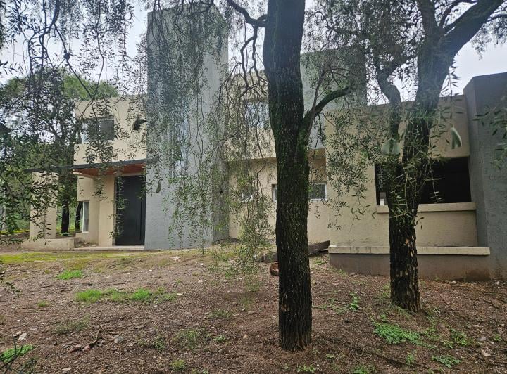 Casa · 350m² · 7 Ambientes · 3 Cocheras