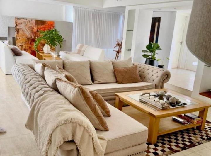 Casa · 662m² · 12 Ambientes · 2 Cocheras