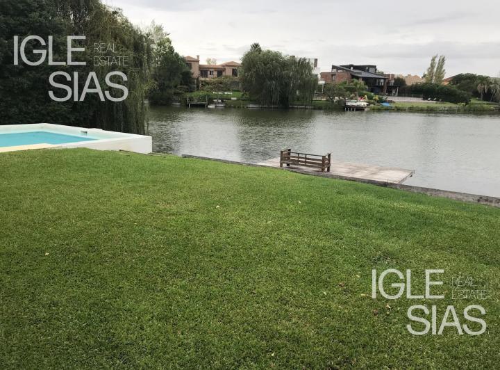 Casa · 530m² · 7 Ambientes · 2 Cocheras