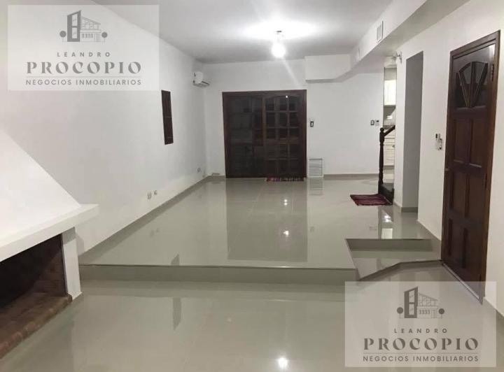 Casa · 175m² · 4 Ambientes · 2 Cocheras