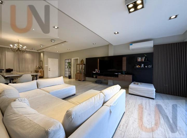 Casa · 343m² · 10 Ambientes · 2 Cocheras