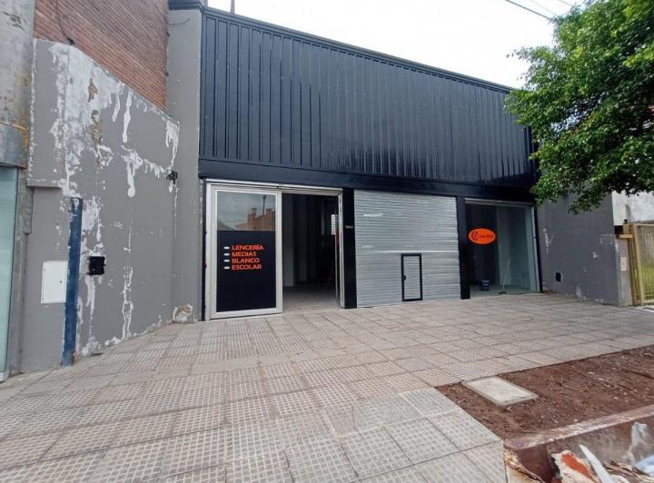 Local comercial · 232m²