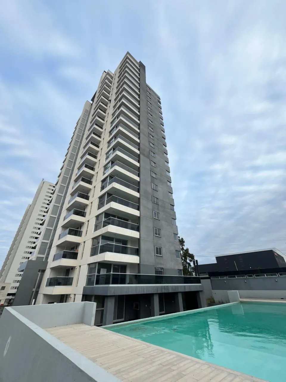 Vendo exlusivo departamento 2 dormitorios con cochera en Torre La Diva