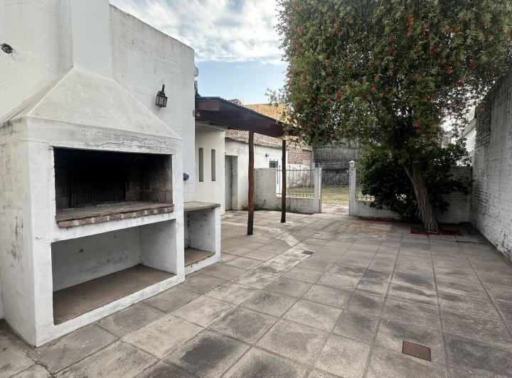 Casa · 176m² · 4 Ambientes · 2 Cocheras