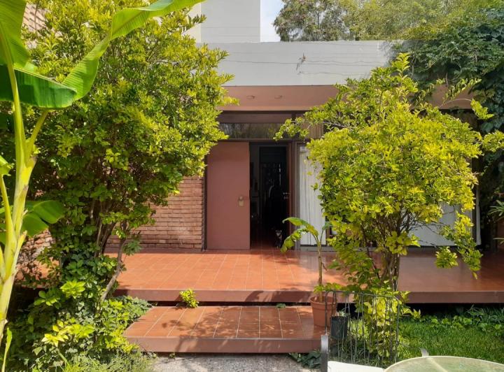 Casa · 300m² · 14 Ambientes · 3 Cocheras