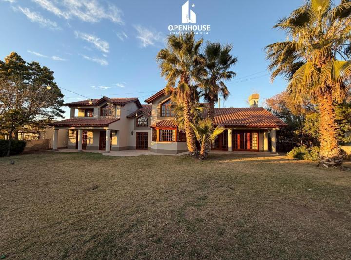 Casa · 410m² · 5 Dormitorios · 2 Cocheras