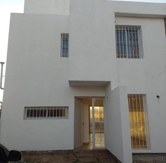 Casa · 93m² · 3 Ambientes · 1 Cochera