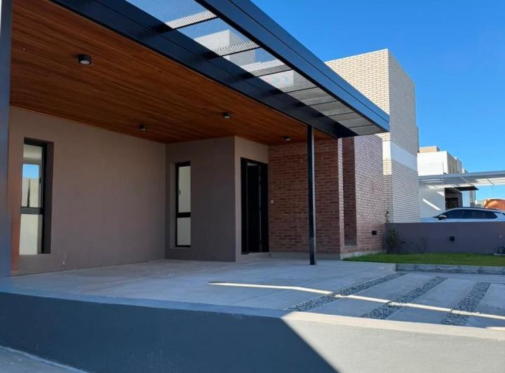 Casa · 160m² · 5 Ambientes · 2 Cocheras