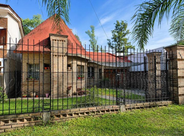 Casa · 768m² · 5 Ambientes · 1 Cochera