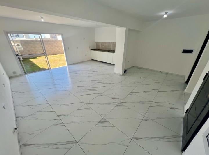 Casa · 241m² · 5 Ambientes · 1 Cochera