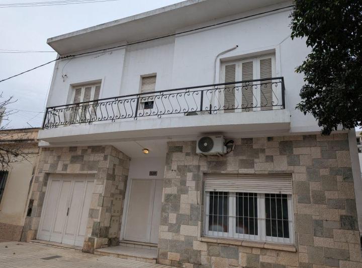Casa · 290m² · 7 Ambientes · 1 Cochera
