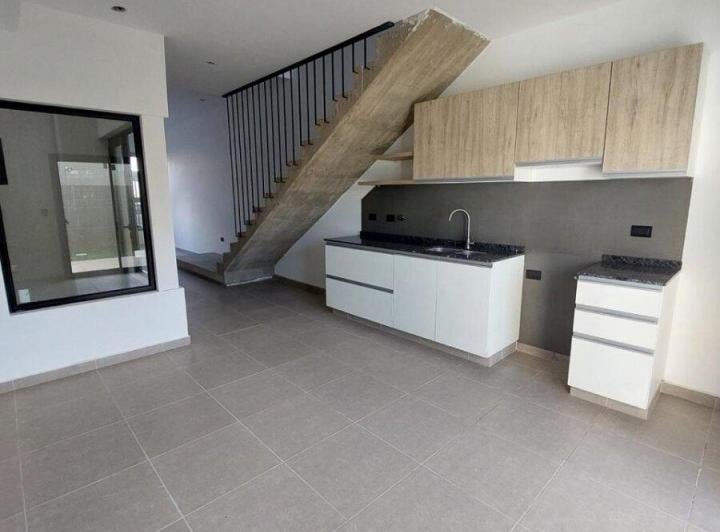 Casa · 95m² · 4 Ambientes · 1 Cochera