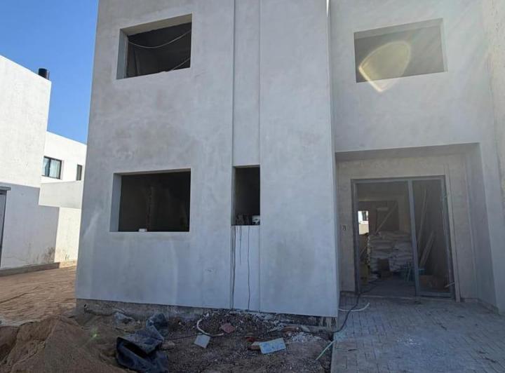 Casa · 180m² · 8 Ambientes