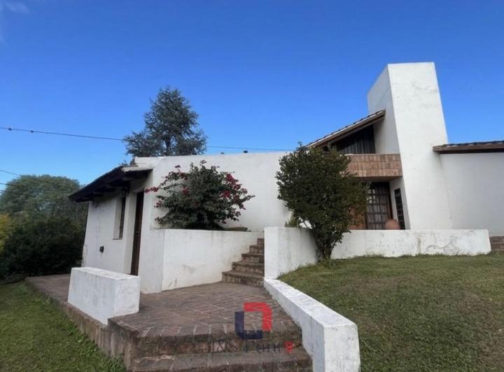 Casa · 300m² · 4 Ambientes · 4 Cocheras