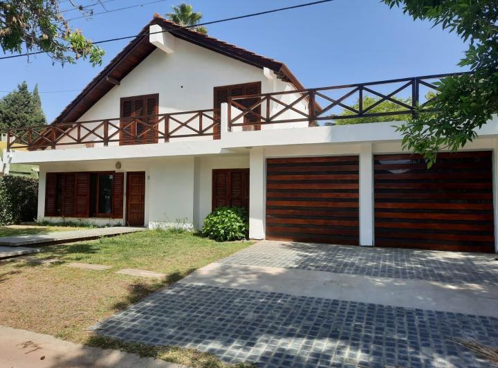 Casa · 350m² · 7 Ambientes · 2 Cocheras