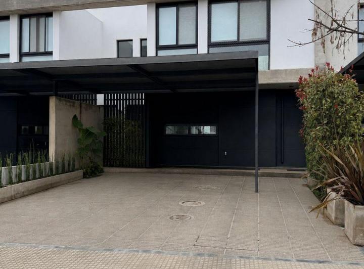 Casa · 180m² · 5 Ambientes · 2 Cocheras