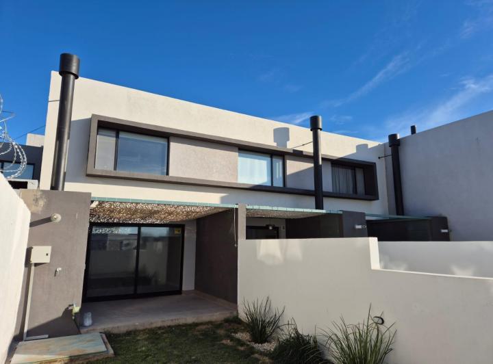 Casa · 125m² · 4 Ambientes · 1 Cochera