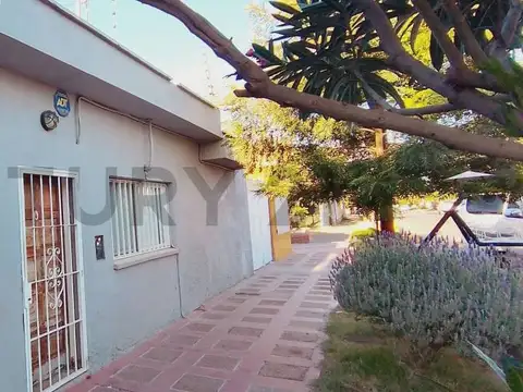 Casa en Venta en Luzuriaga, Maipú