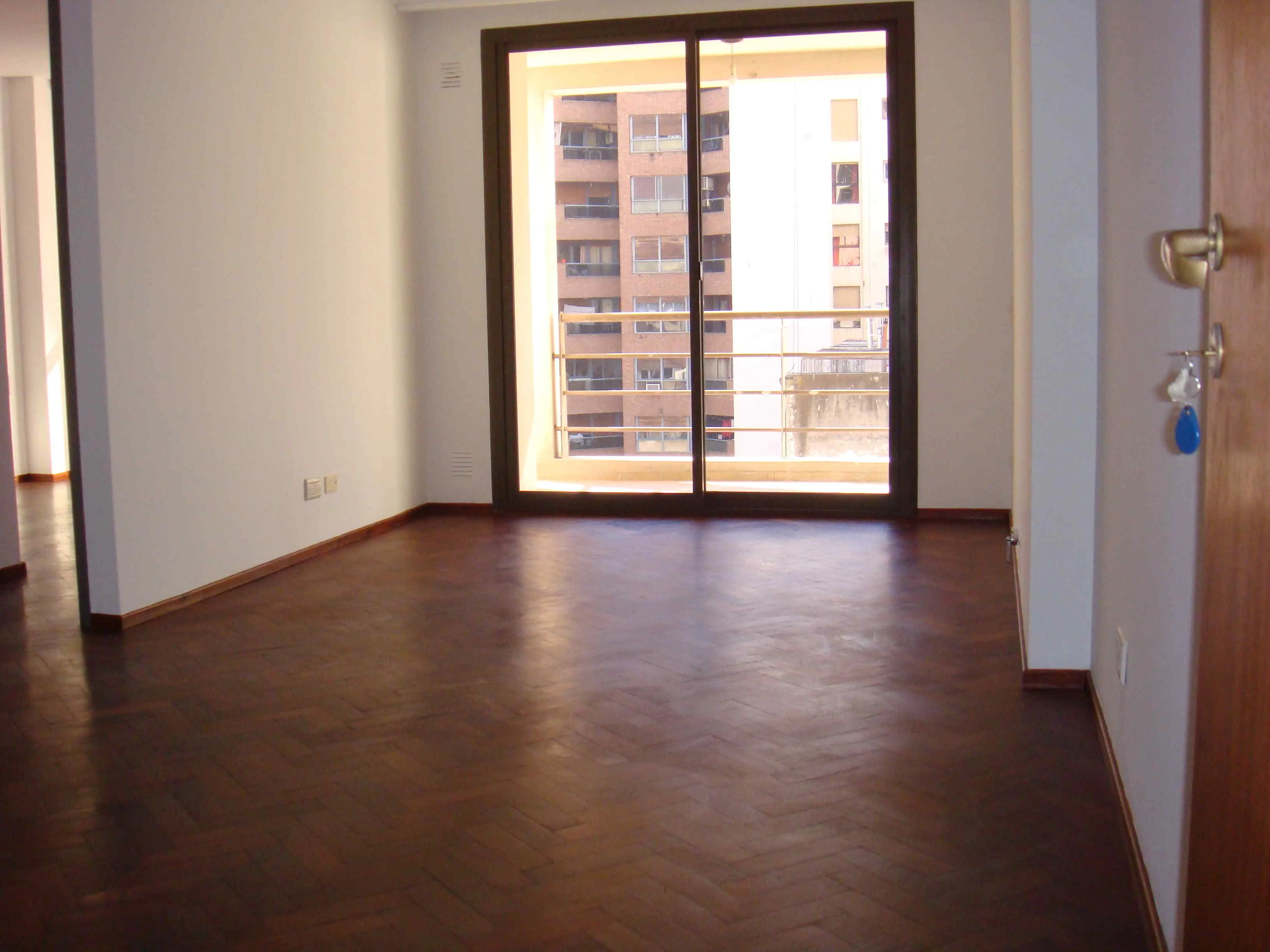IMPECABLE, AMPLIO Y CON BALCON
