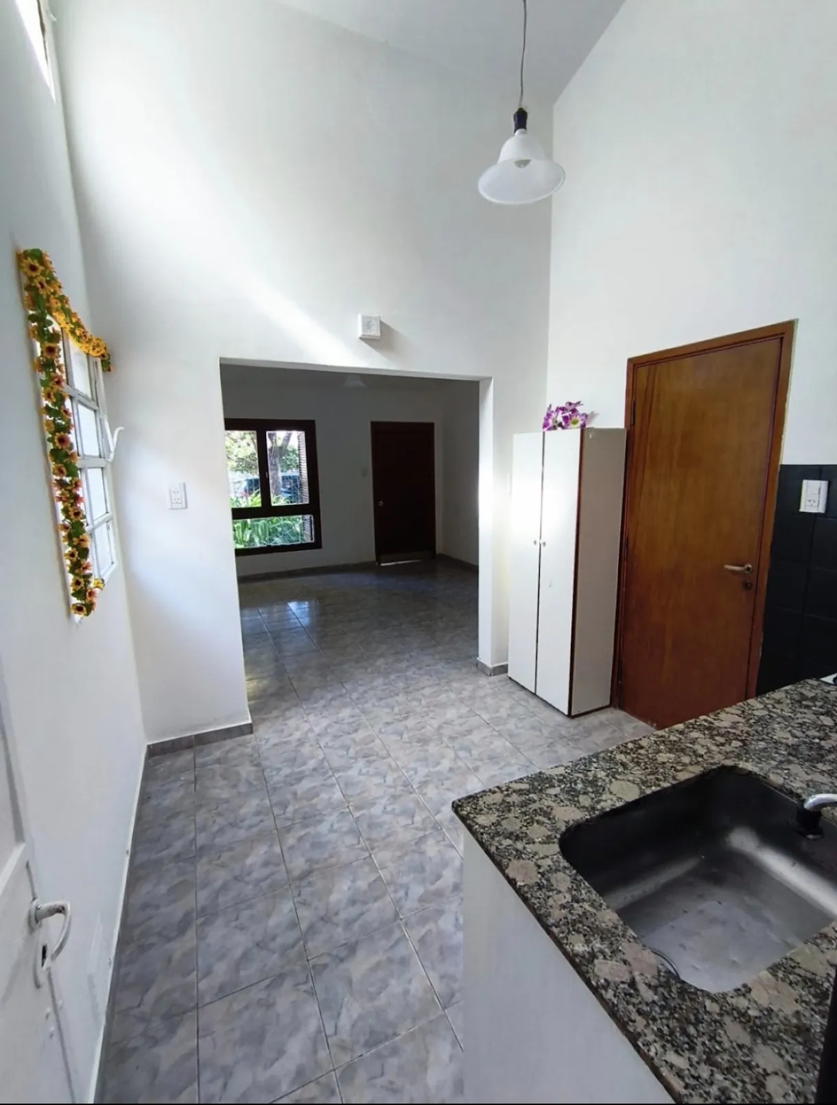 AV LUIS AGOTE 2400 ALQUILO CASA DE 3 DORM CC LIV 2 BÑOS PAT COCHERA
