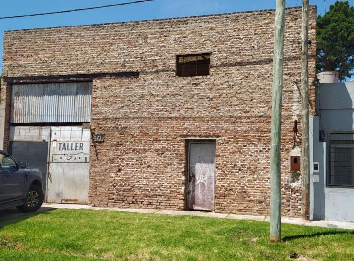 Bodega-Galpón · 30m² · 2 Ambientes · 1 Cochera