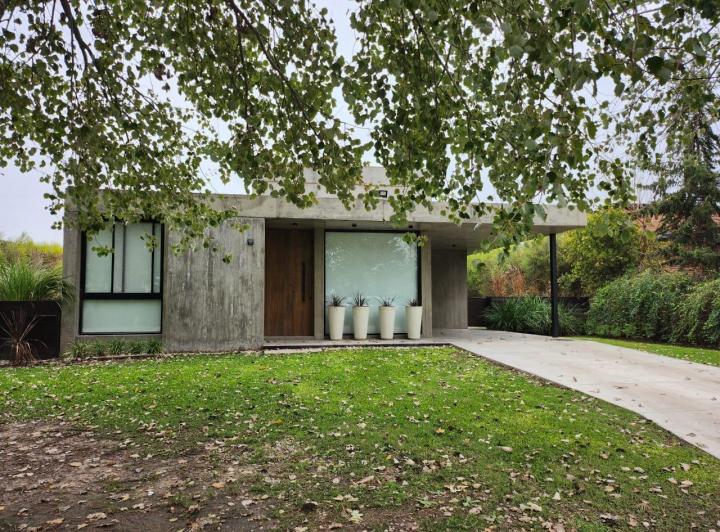 Casa · 150m² · 6 Ambientes · 1 Cochera