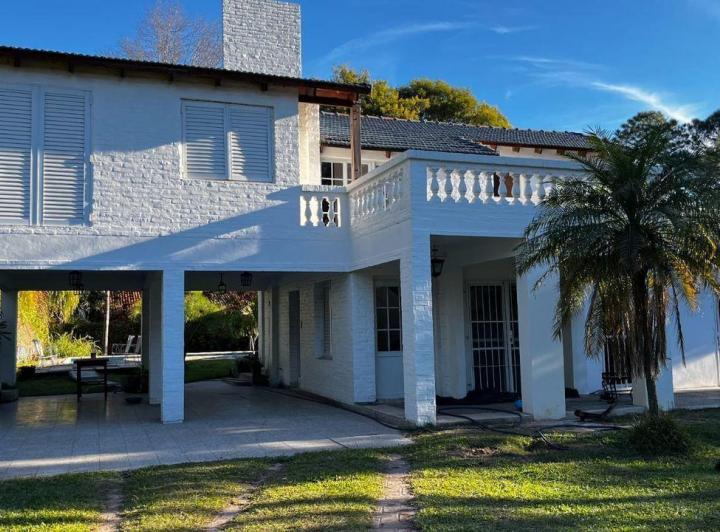 Casa · 321m² · 3 Dormitorios · 2 Cocheras