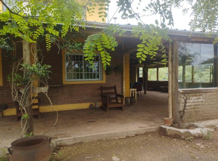 Casa · 240m² · 6 Ambientes · 1 Cochera