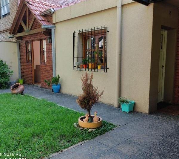 Casa · 89m² · 5 Ambientes · 1 Cochera