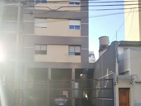 Cochera en Alquiler en Lanús Este, Lanús