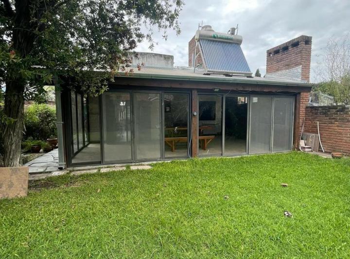 Casa · 300m² · 4 Ambientes · 1 Cochera