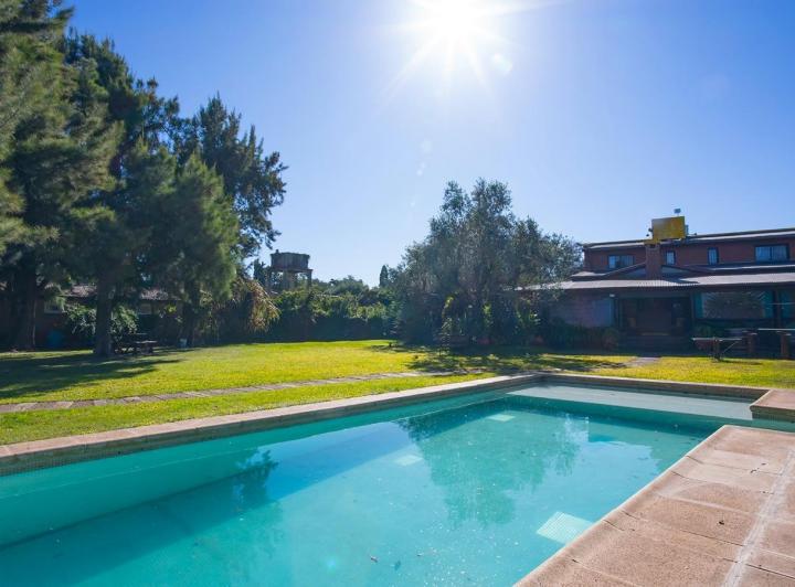 Casa · 1500m² · 5 Ambientes · 2 Cocheras