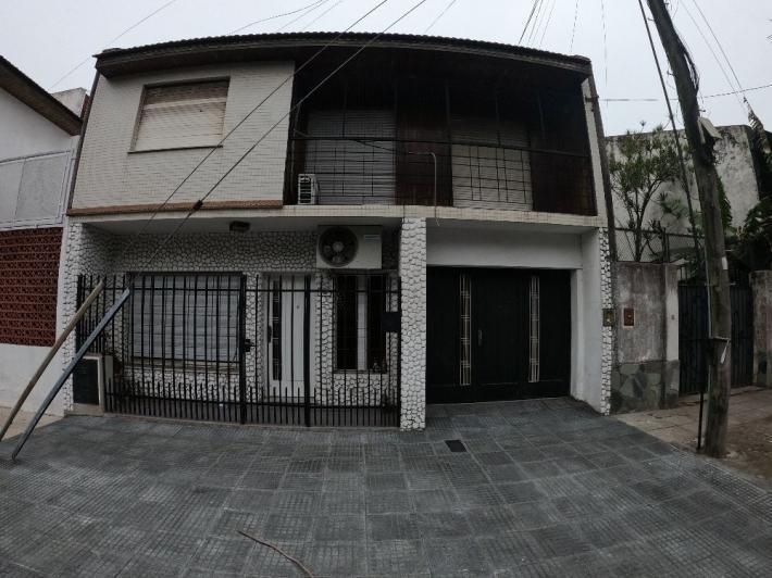 Casa · 140m² · 4 Ambientes · 1 Cochera
