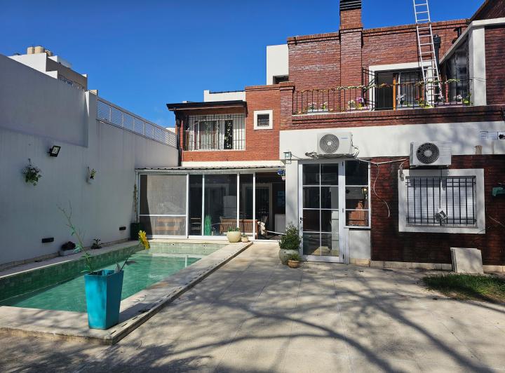 Casa · 300m² · 7 Ambientes · 1 Cochera