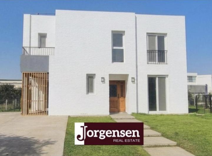 Casa · 205m² · 5 Ambientes · 1 Cochera