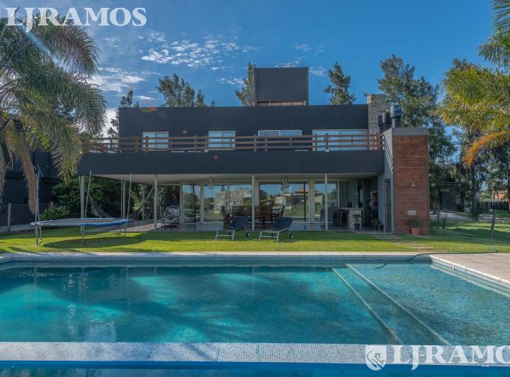 Casa · 269m² · 5 Ambientes · 4 Cocheras