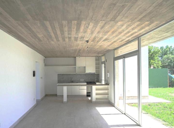 Casa · 96m² · 5 Ambientes · 2 Cocheras