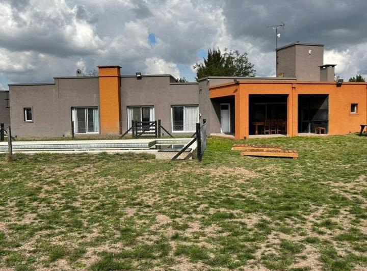 Casa · 300m² · 4 Ambientes · 4 Cocheras