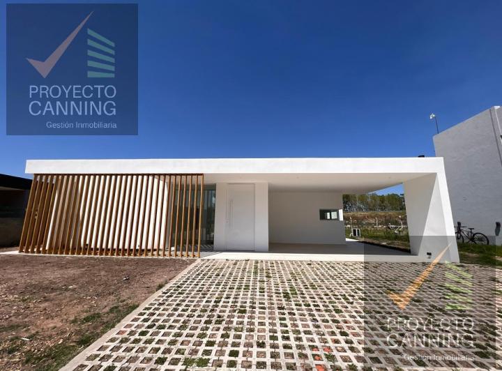 Casa · 135m² · 4 Ambientes · 2 Cocheras