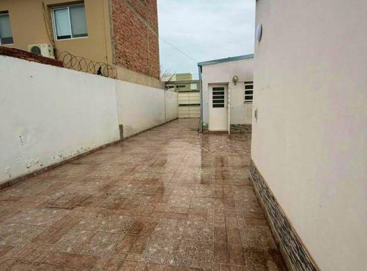 Casa · 215m² · 6 Ambientes · 3 Cocheras